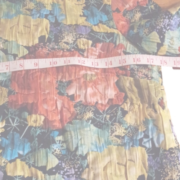 Tuckernuck Size small top. Beautiful floral print, Tapestry type material. - Picture 7 of 11